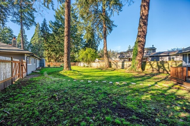 Building Photo - Lakewood Rambler 3 bedroom + Bonus