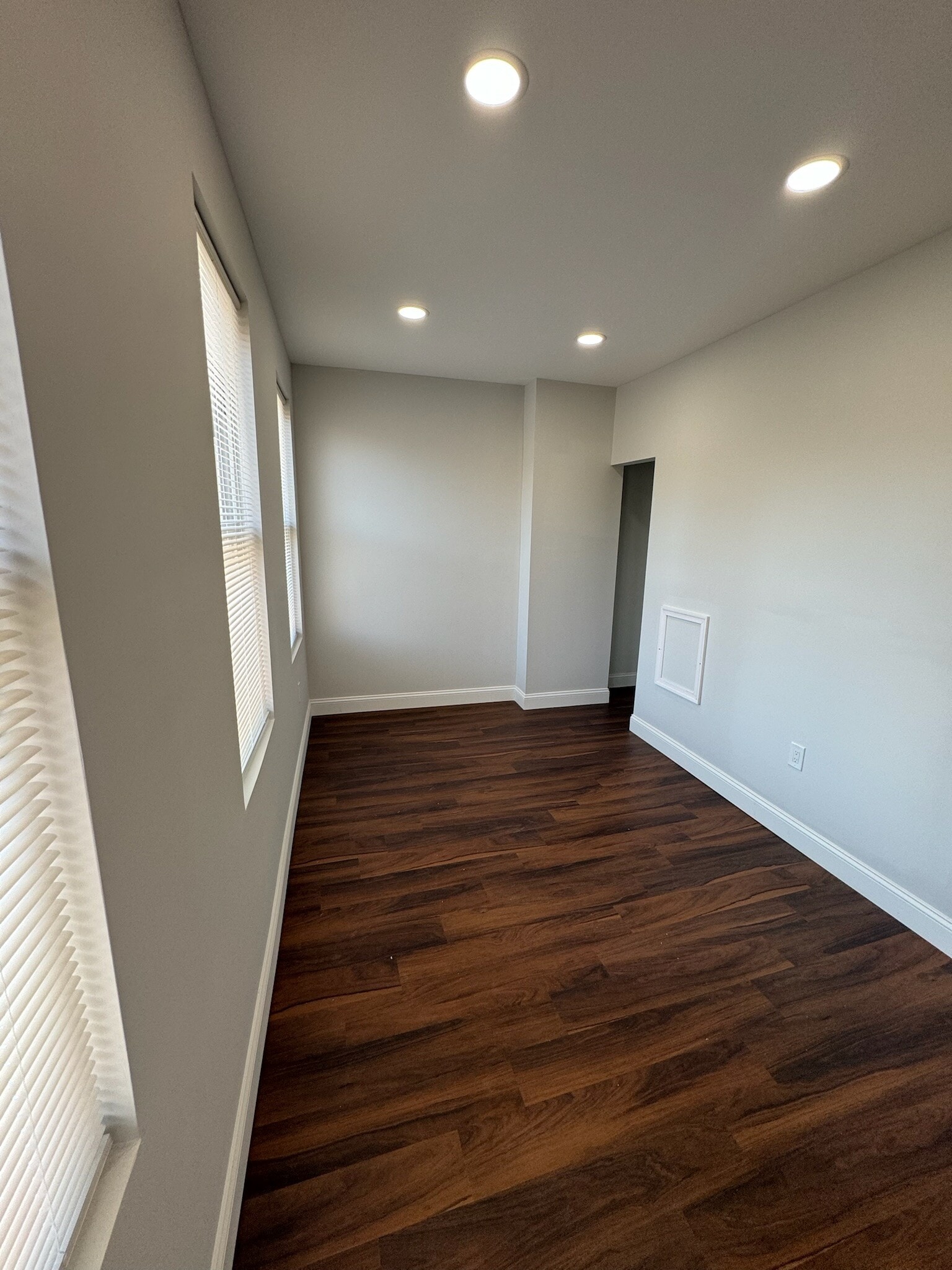 Building Photo - 10 S Ann St