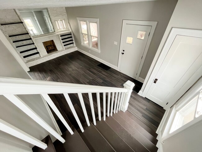 Building Photo - Fully Updated 3 Bedroom Home with 2 Car Garage