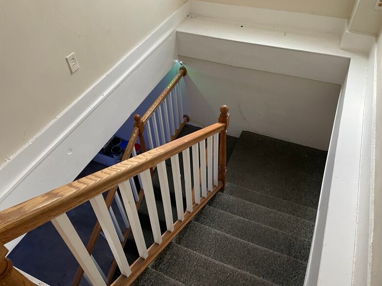 Building Photo - 227 Roxbury St