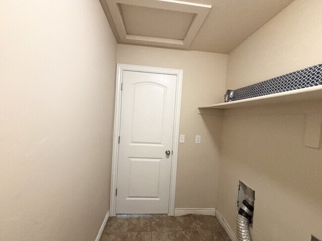 Building Photo - 14623 Auroral Way