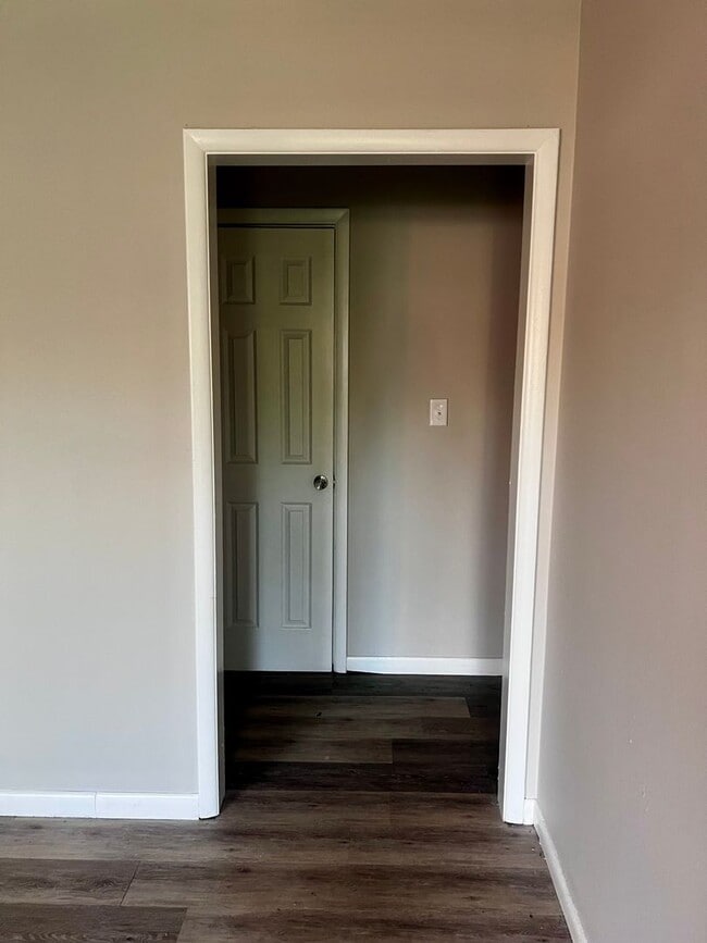 Building Photo - Beautiful 4 Bedroom 2 Bath home
