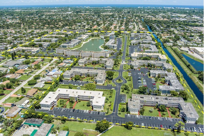 Building Photo - 2728 Garden Dr N