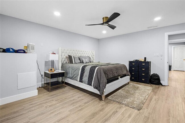 Building Photo - 915 Lost Forest Dr NW