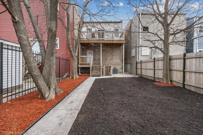 Building Photo - 352 N Avers Ave