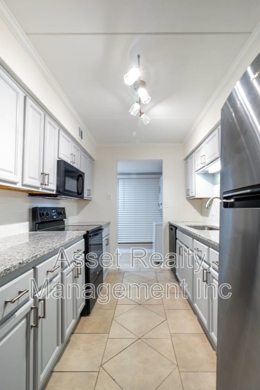 Building Photo - 454 Berlin Dr