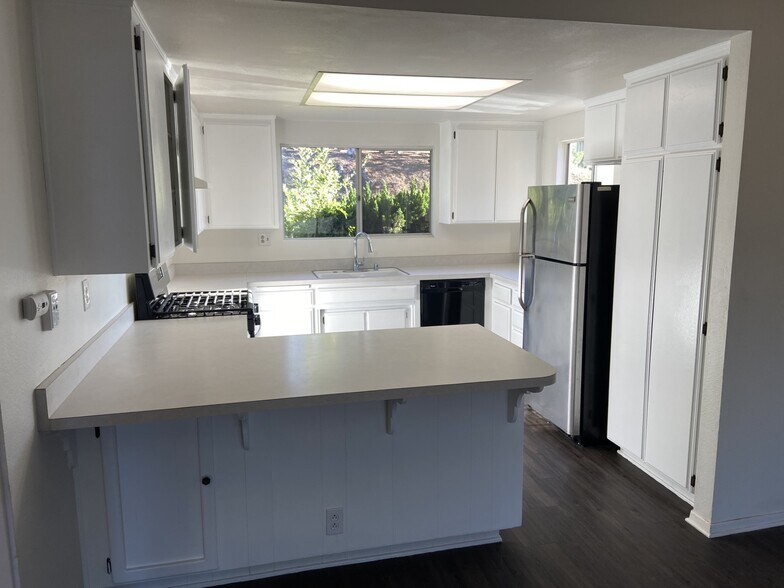 Building Photo - 1028 Sapote Ct
