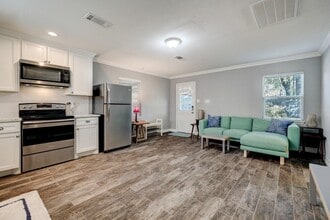 Building Photo - 7206 Bayou Woods Dr