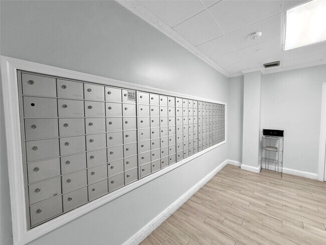 Building Photo - 405 N Ocean Blvd