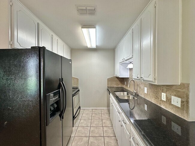 Building Photo - Stoneridge Duplex 454/452