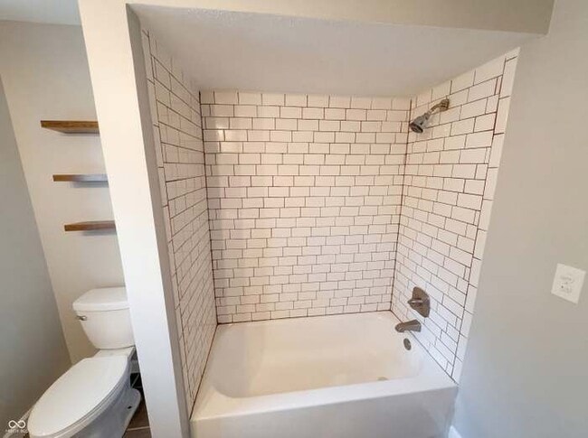 Building Photo - 10209 Broadway St