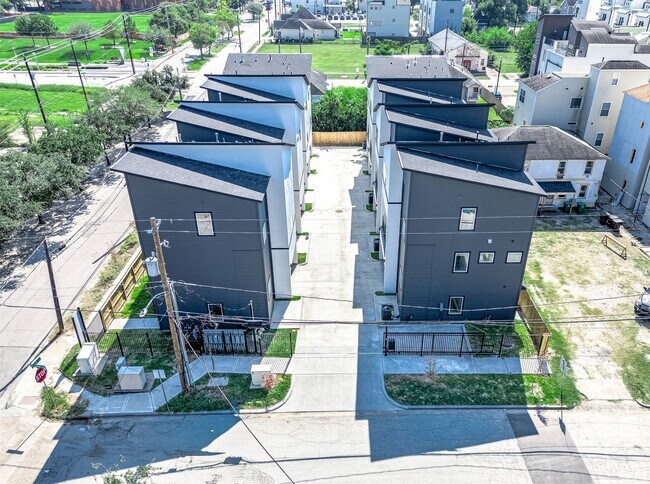 Building Photo - 3201 St Emanuel St