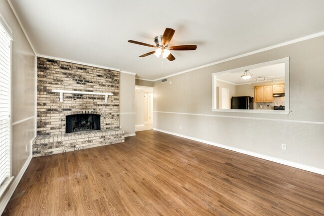 Building Photo - New paint and carpet in the heart of The Colony