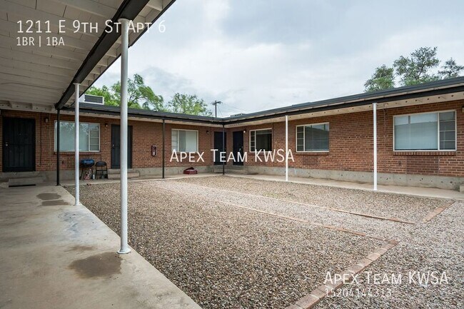 Building Photo - 1211 E 9th St