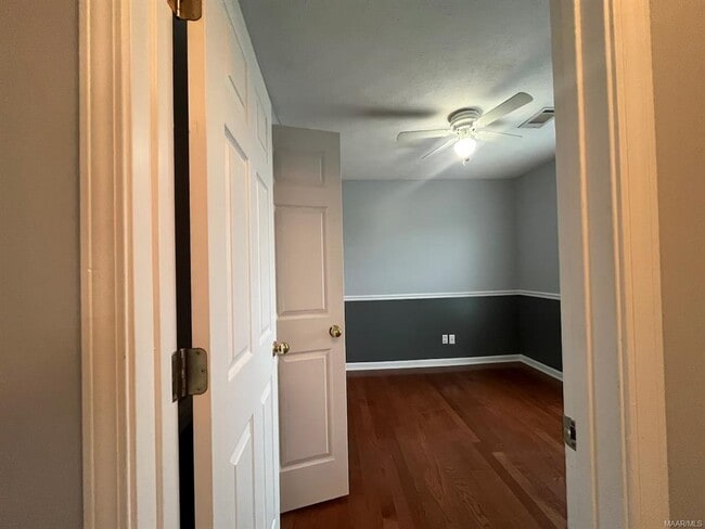 Building Photo - 114 Regent Ct