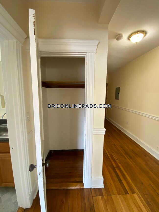 Building Photo - 360 Riverway