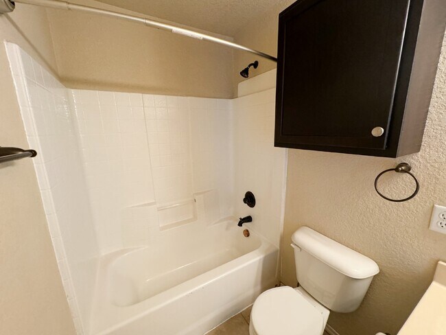 Building Photo - Move-In Special! Get $400 off your 2nd month's rent.