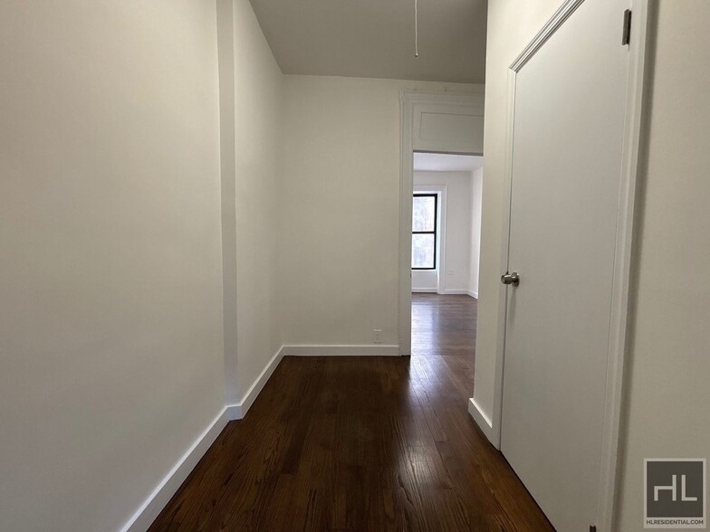 Building Photo - YORK AVENUE