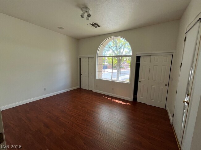 Building Photo - 11000 Pine Knolls Ct