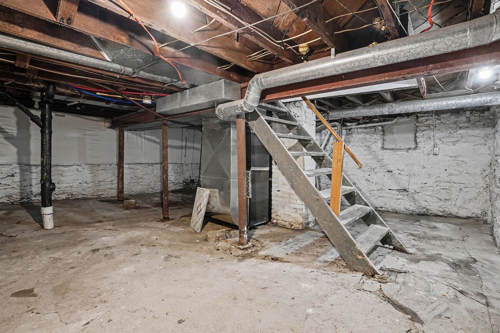 Building Photo - 5013 S Benton Ave