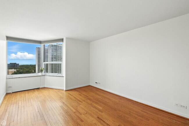 Building Photo - 720 W Gordon Terrace