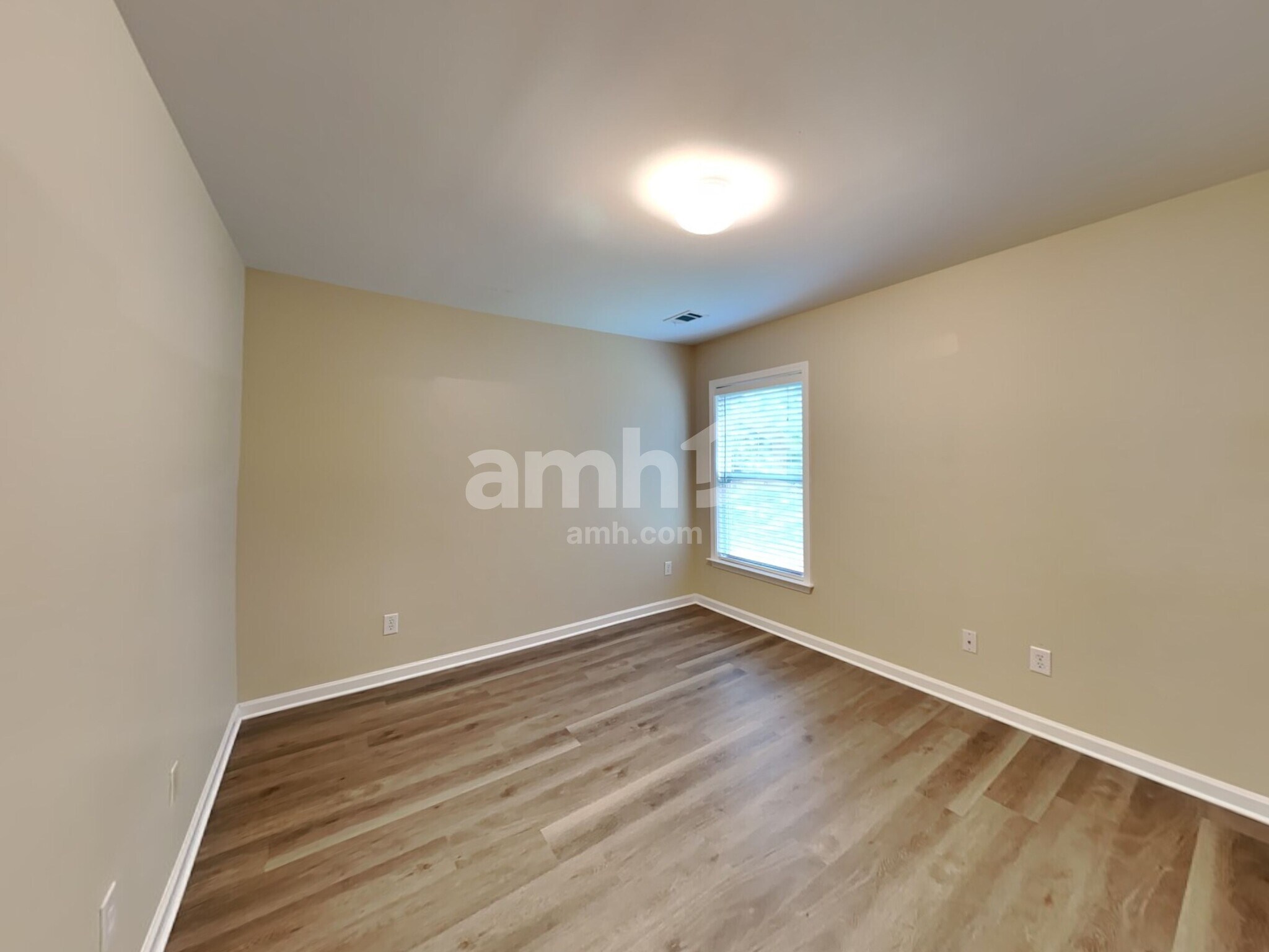 Building Photo - 295 Springs Xing