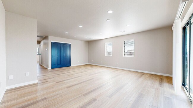 Building Photo - 2 Bed / 2 Bath Newly Renovated Apartment | Walkable Amenities in SW Loveland