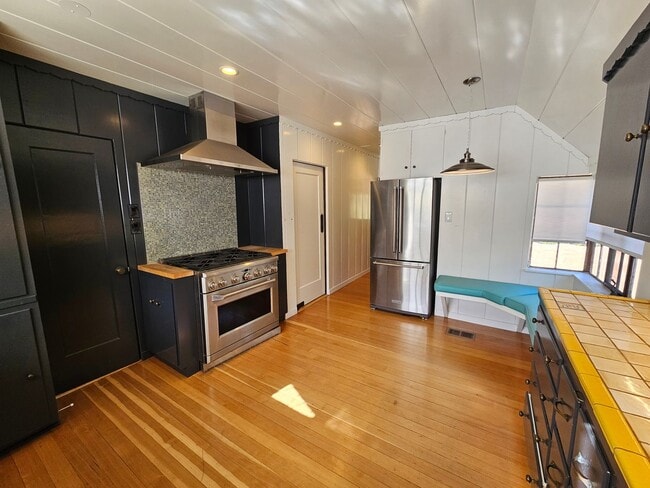 Building Photo - Stunning 1 Bed 1.5 Bath Naglee Park Home W...