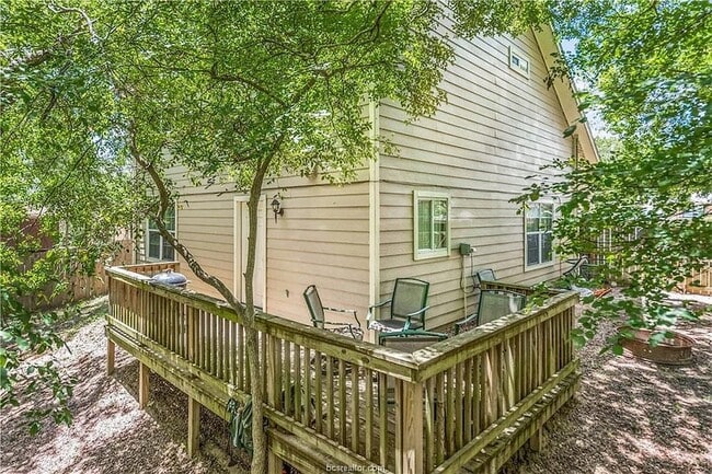 Building Photo - 1403 Medina Dr