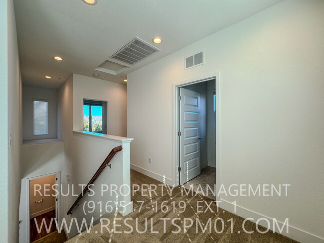 Building Photo - Beautiful 4 Bedroom Home in McKinley Villa...