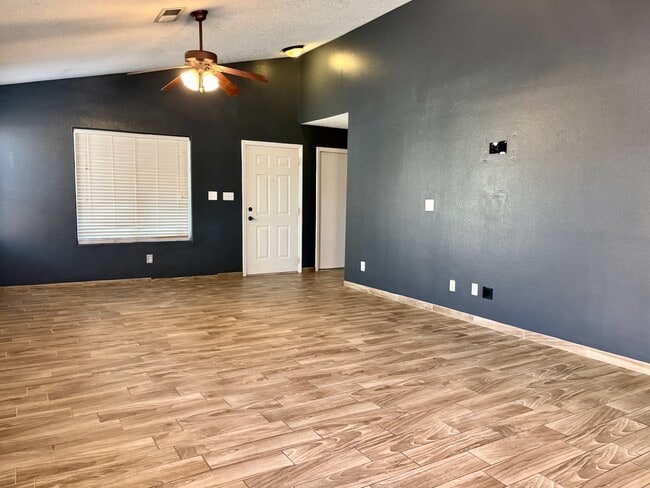 Building Photo - 3617 Cameo Dr