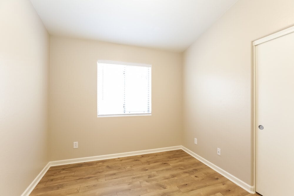 Building Photo - 2030 S 100th Ln