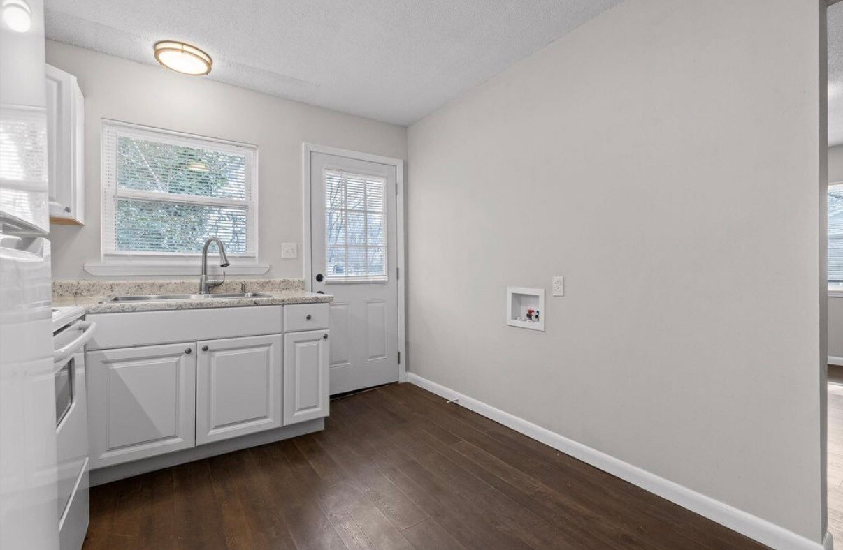 Building Photo - 4331 Lazard St