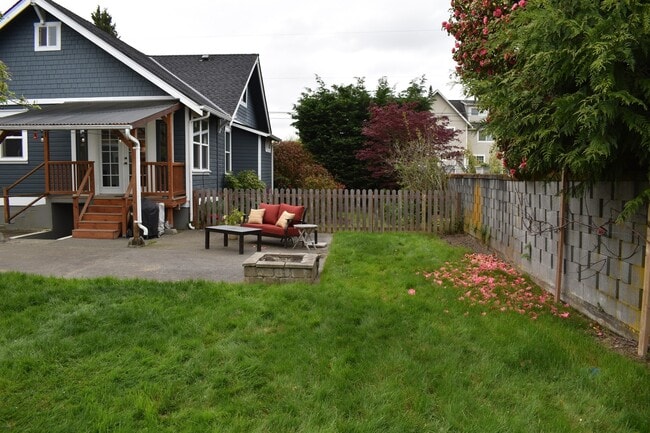 Building Photo - Coming soon - Charming North End Craftsman Near Proctor District!