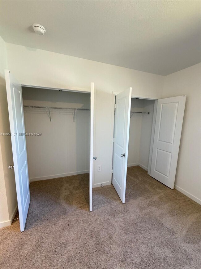 Building Photo - 323 NE 16th St