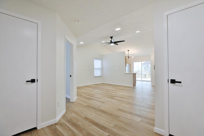 Building Photo - 989 Lavender Ln