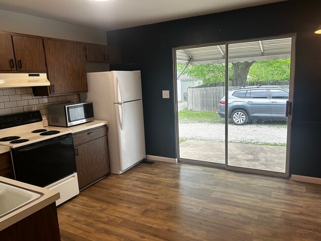 Building Photo - 313 Russell Ave