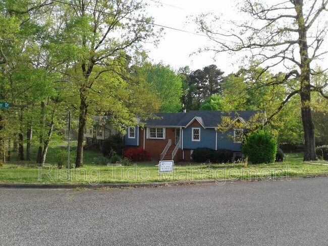 Building Photo - 1001 Christopher Dr