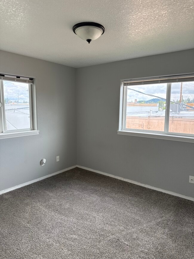 Building Photo - 5623 SE 84th Ave