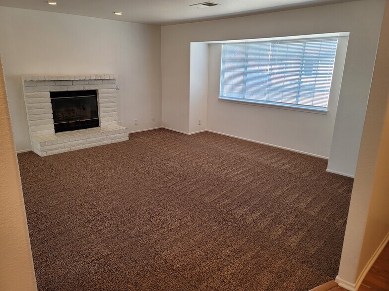 Building Photo - 9230 Karen Ave