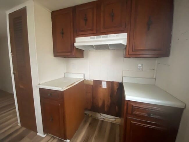 Building Photo - 2 Bed 1 Bath Single Family Home Available in South Charleston+