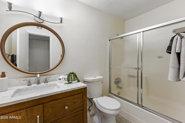 Building Photo - 540 N May