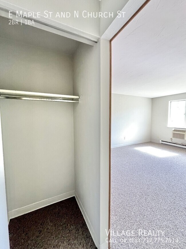 Building Photo - 361 E Maple St