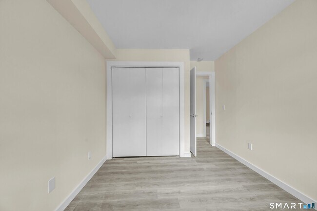 Building Photo - 113 Park Ave