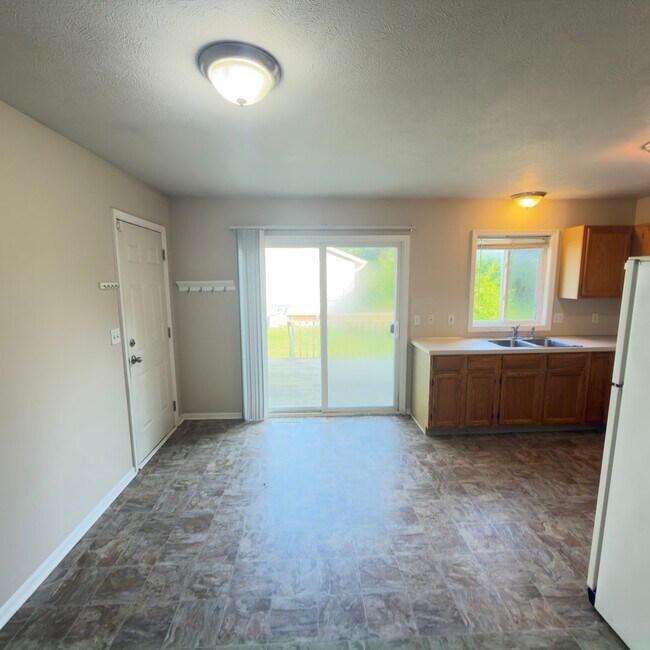 Building Photo - 4443 Hillrise Ct NE