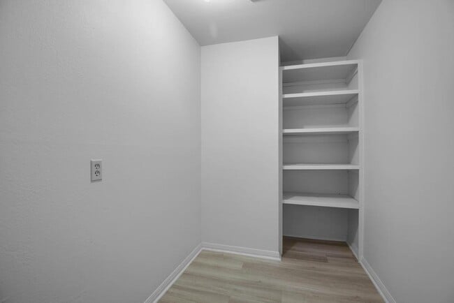 Building Photo - 9427 Braeburn Glen St