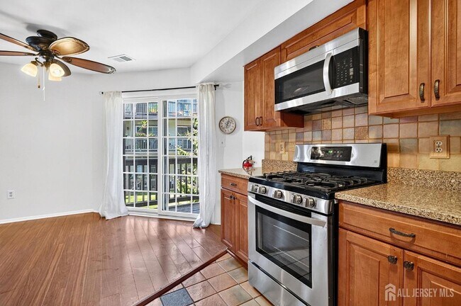 Building Photo - 3252 Cypress Ct