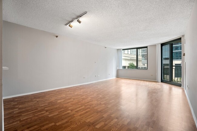 Building Photo - 440 N McClurg Ct