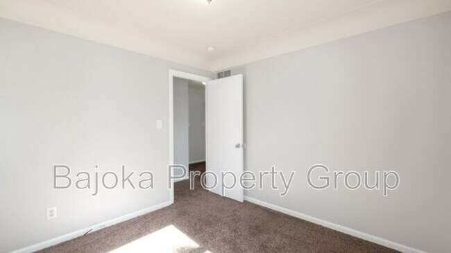 Building Photo - 6703 Campbell St