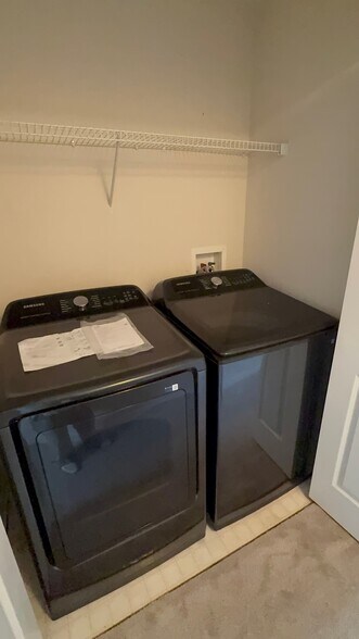 Laundry Programmable Washer and Dryer - 612 Graythorn Ln